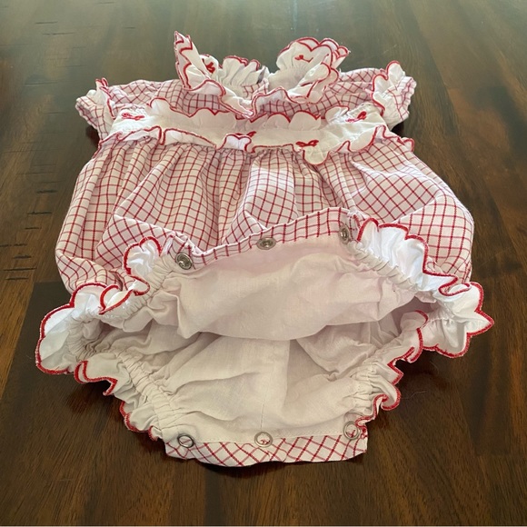 Sal & Pimenta  Bubble Red Squares with Embroidered Bows - Picture 5 of 13